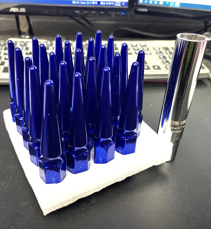 6 Lug Spike Kit - 12X1.5 - Conical - Blue - 24 Lugs & 1 Key 1