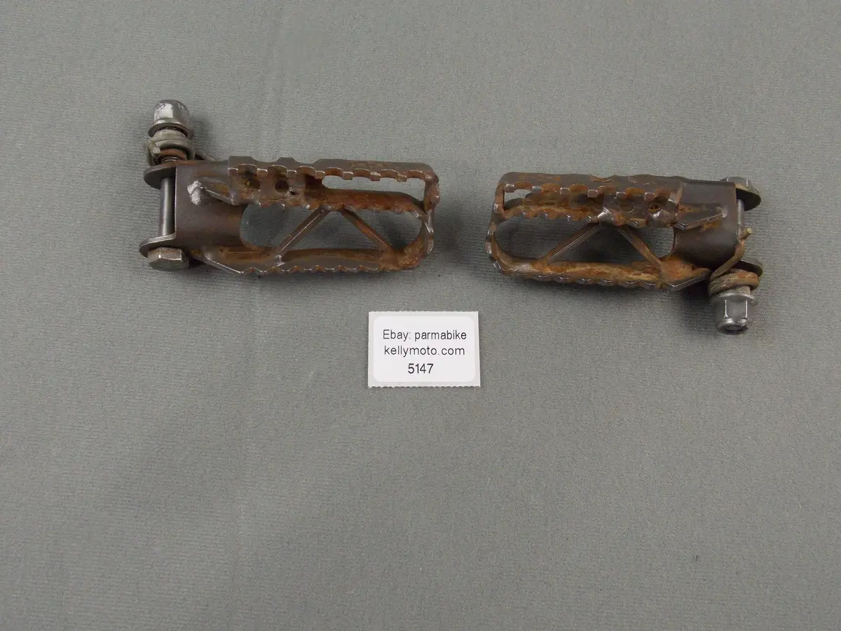 1982 Husqvarna 510 Te Right Left Frame Foot Rest Pegs Stand Chassis Bolt Spring 1