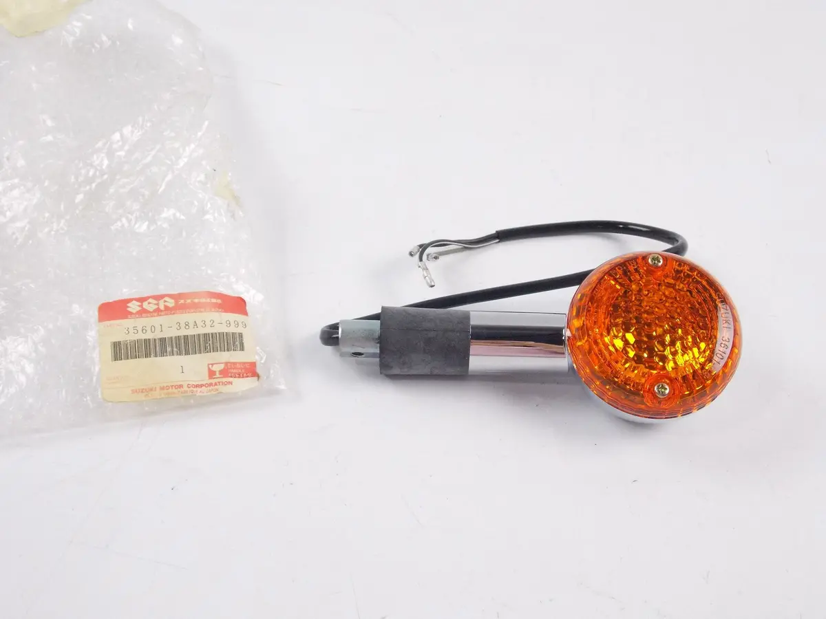 Nos Oem Suzuki Front Turn Signal Lh Lamp Assy 1986-2005 Ls650   35601-38A32-999 1