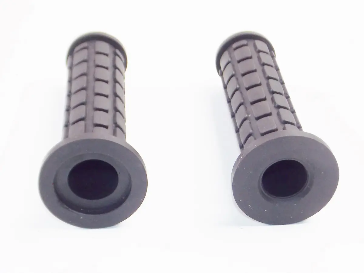 Handlebar Black Rubber Hand Grips Sccoter Motorcycle Aprilia Cagiva Guzzi Morini 2