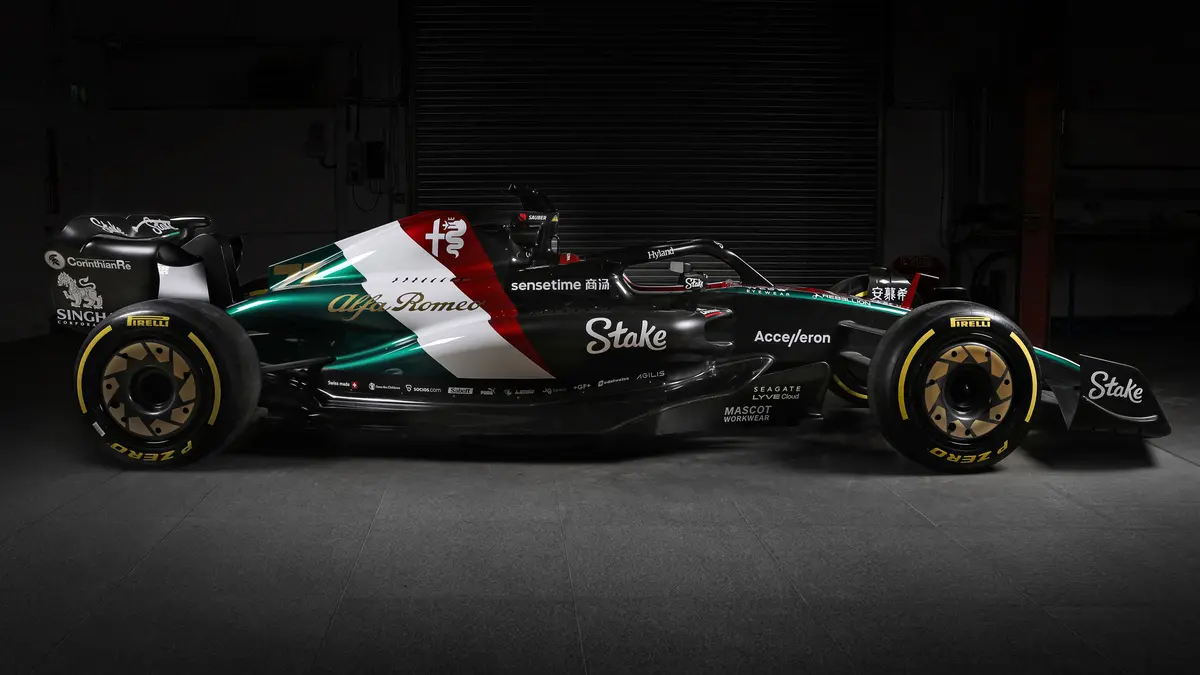 2023 Alfa Romeo F1 Team C43 Show Car - Special Edition Monza Livery 1