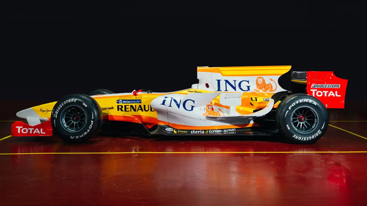 2009 Renault R29 Official F1® Show Car 1