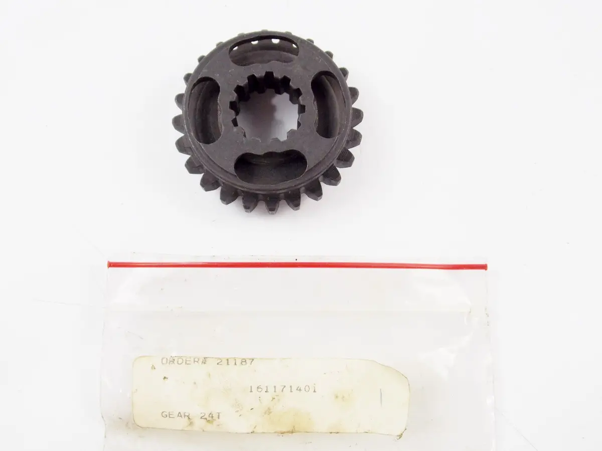 Nos Oem Husqvarna Cr125/240/250 Wr240/250 Transmission 4Th Gear 24T 161171401 1