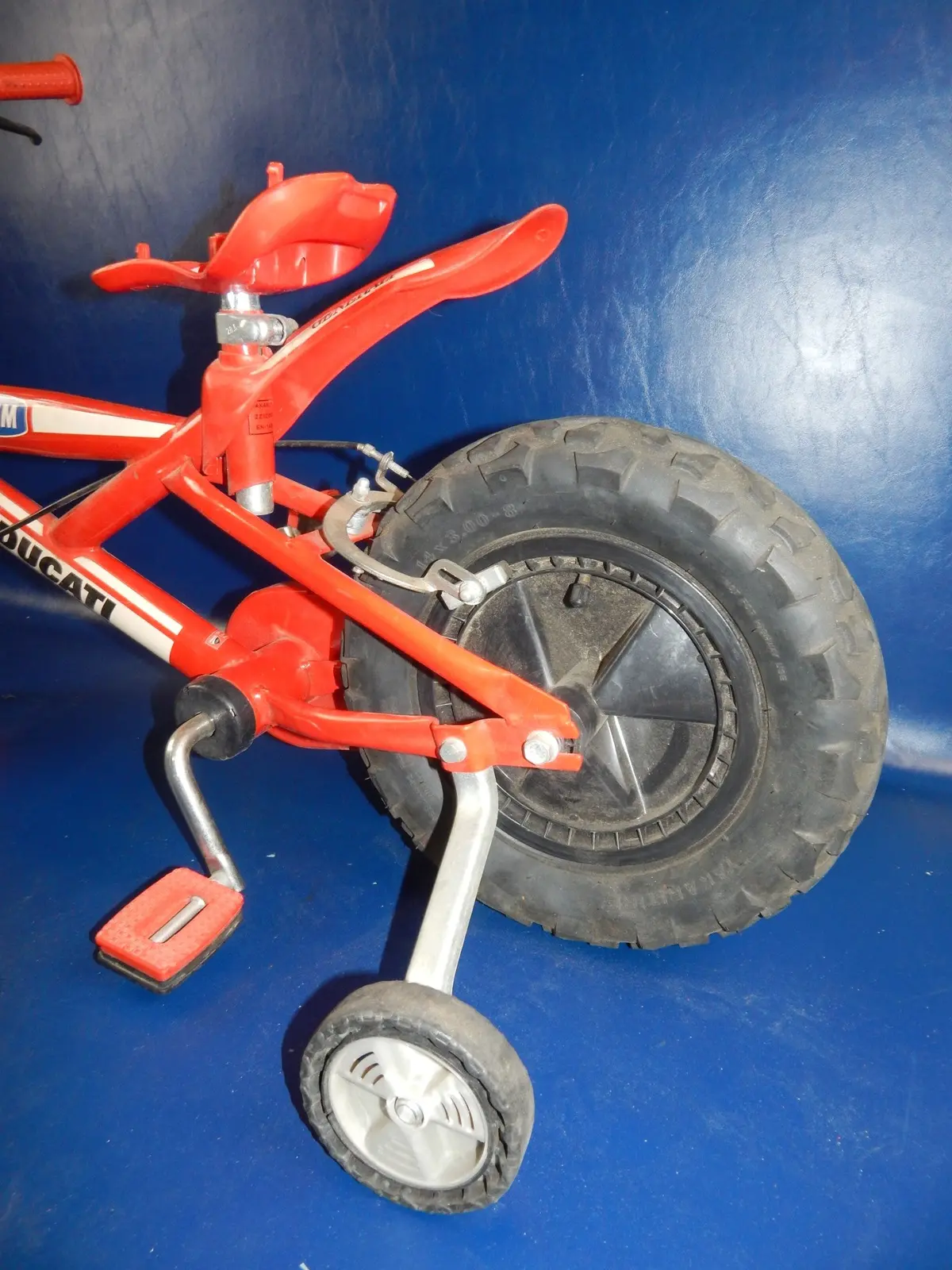 2011 150 Anniversary Ducati Kids Bicycle+Training Wheels Italy 2