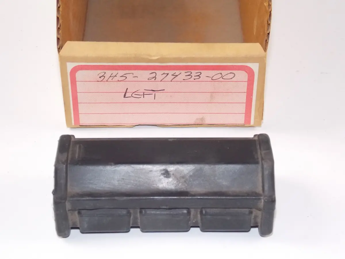 Nos Yamaha 1980-83 Xs1100/Xv750/Xj1100/Xv920 Lh Rear Footrest Cover 3H5-27433-00 1