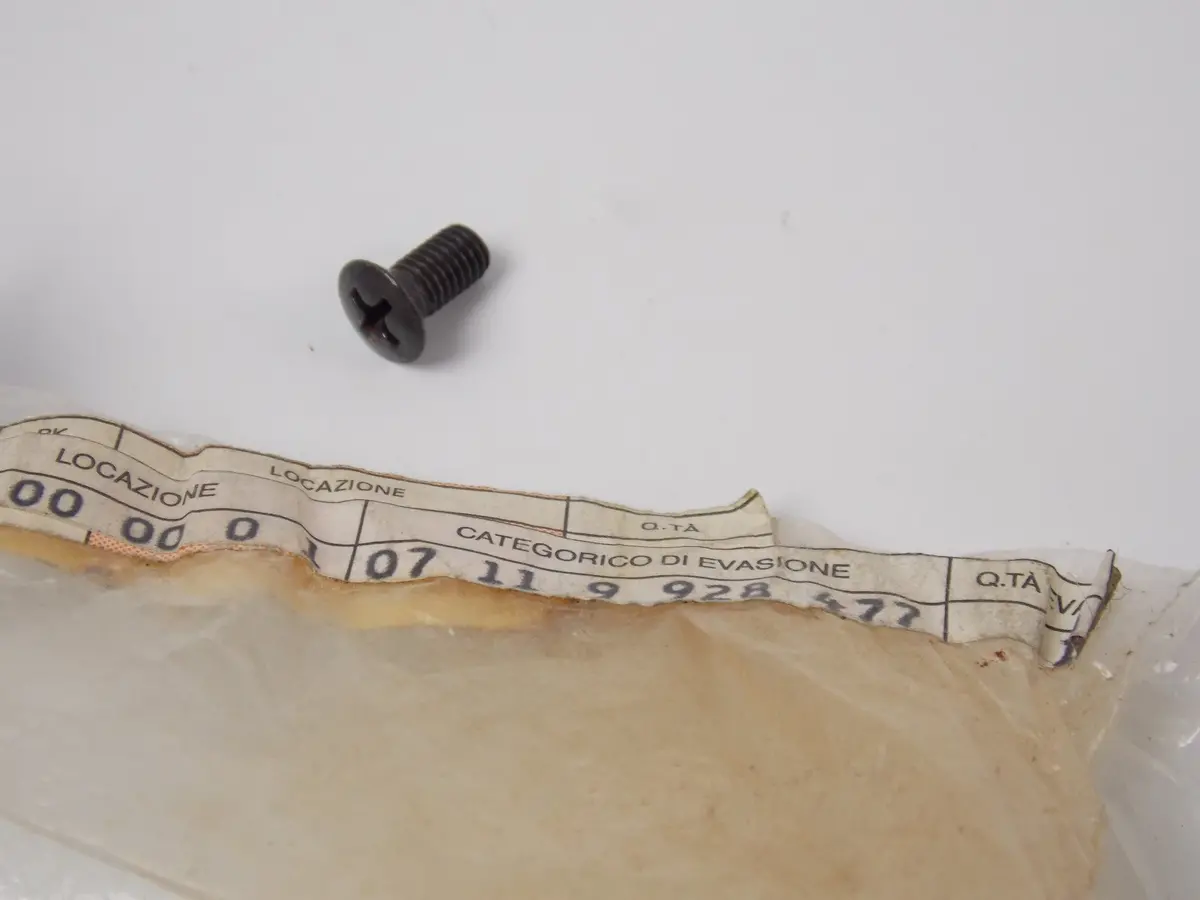Nos Oem Bmw 1978-1996 R80rt/R100rt Windshield Countersunk Head Screw 07119928477 1