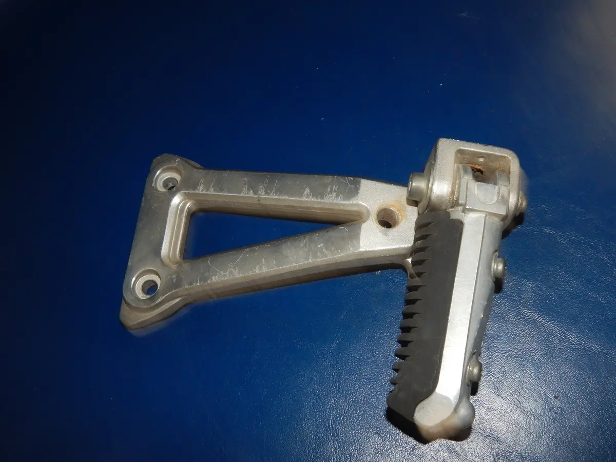 1993 Suzuki Bandit Gsf400 Right Passenger Foot Rest Peg Stay+Bracket Mount Plate 2
