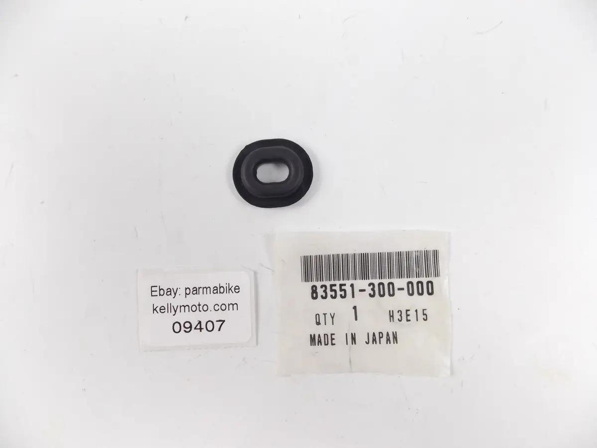 Nos Oem Honda Sh150/Cbr500/Vt750 Grommet Air Cleaning Housing 83551-300-000 1