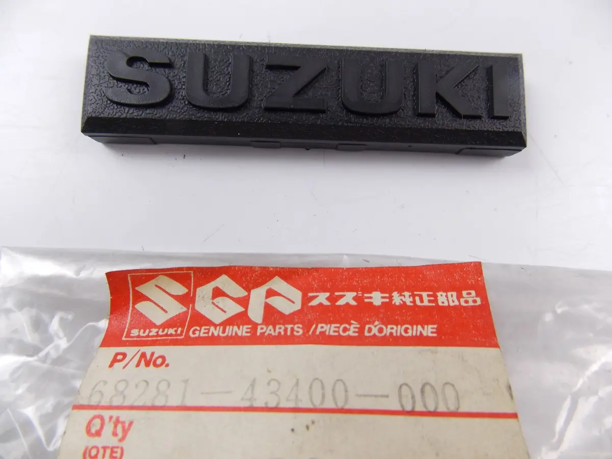 Nos Oem Suzuki 1984-1985 Gsx500 Handle Pad Emblem 68281-43400-000 1