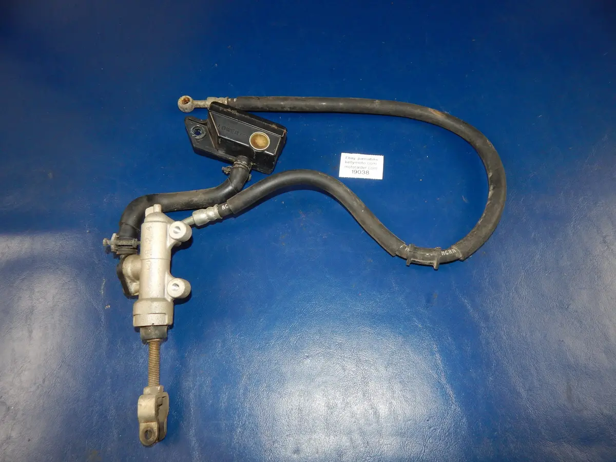 1993 Suzuki Bandit Gsf 400 Rear Wheel Brake Master Cylinder Vintage Japan 1