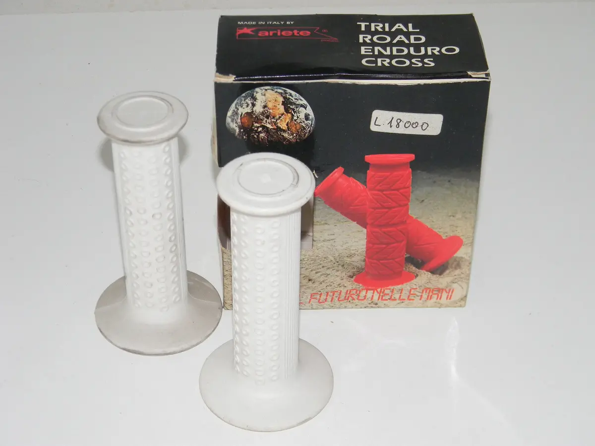 Trial Enduro Cross Street Handlebar Grips Suzuki Yamaha Suzuki Honda Cafe Custom 1