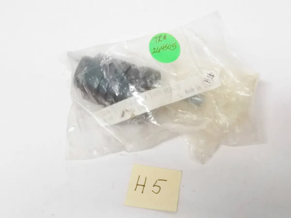 Nos New Honda 1985 1986 1987 Cmx250 Rear Turn Signal Stay Bracket 33690-Kr3-672 1