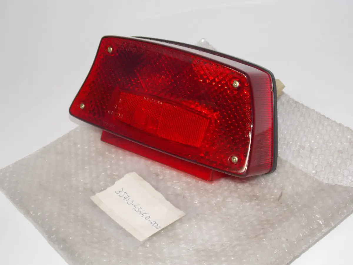 Nos Oem Oem Suzuki 1985 1986 Gsx550 Rear Lamp Tailight Lens 35710-43440 1