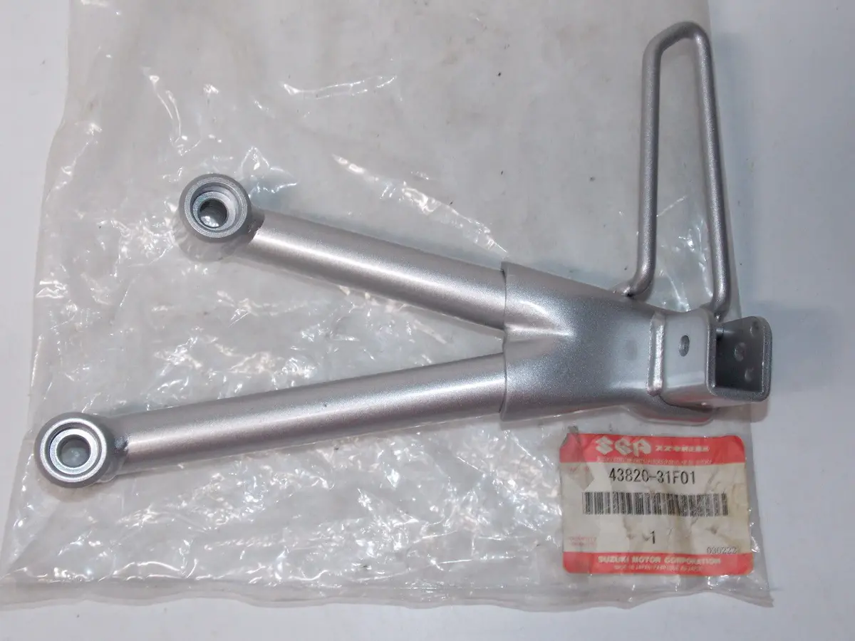 Oem Suzuki 2000-2003 Foot Rest Bracket Gsf600s  43820-31F01 1