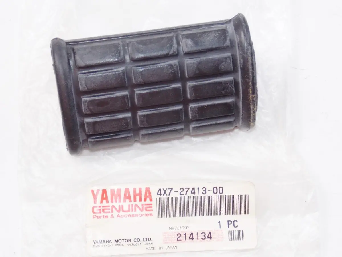 Nos Yamaha  1981-2013  Footrest Cover  Xv250 500 750 920   4X7-27413 1