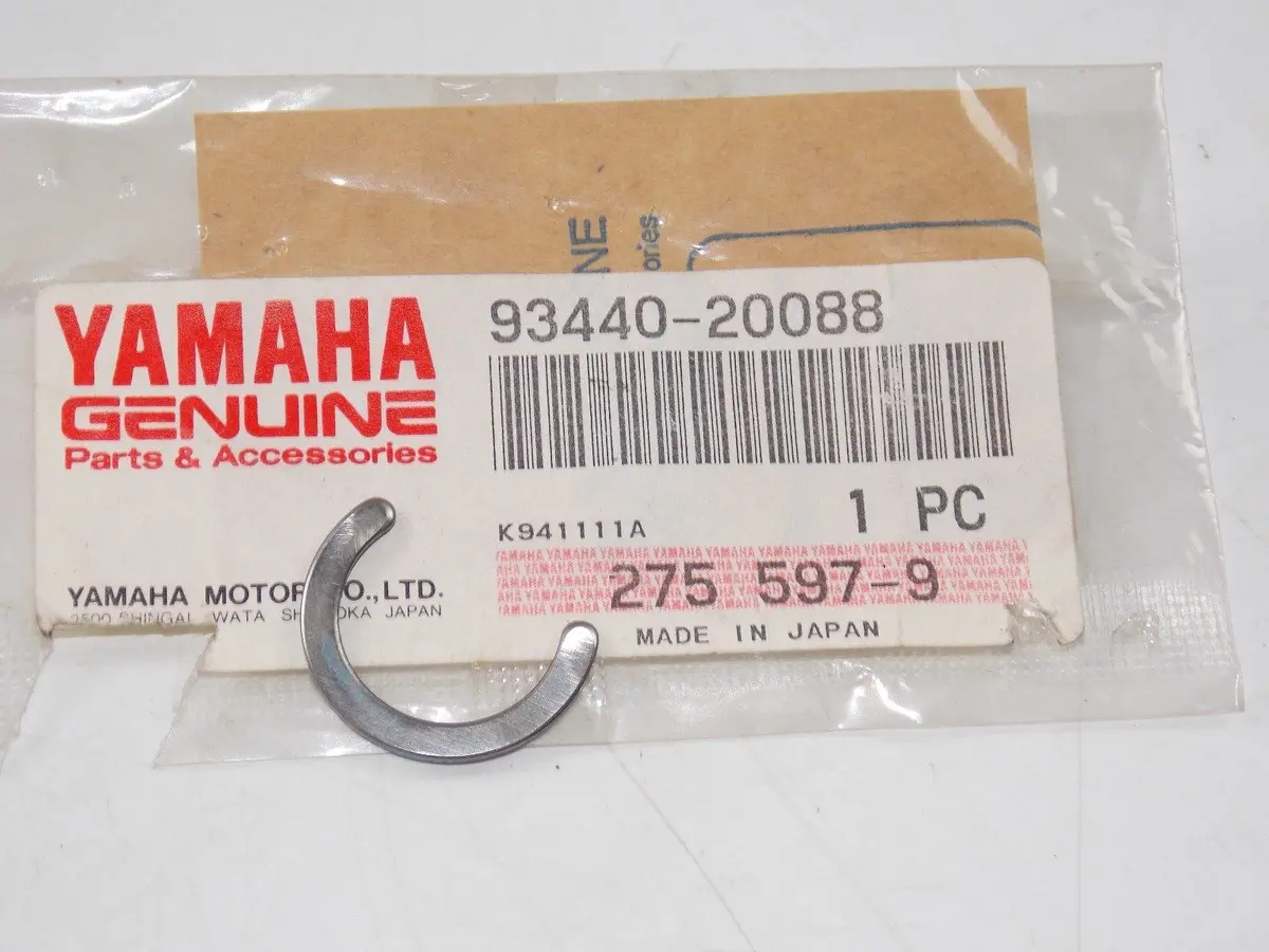 Nos Yamaha  1981-2013  Outer Circlip  Yfm225 Yfb250 Xr660 Xv650   93440-20088 1
