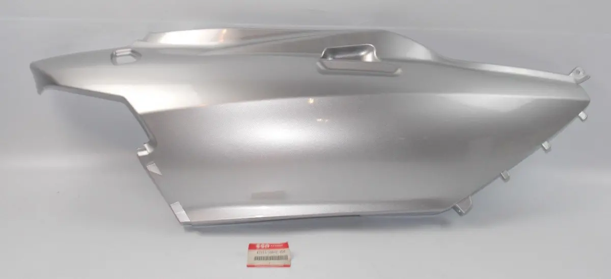 Nos Suzuki 2003 2004 2005 Right Rear Side Cover An650  47111-10G10-Yd8 1