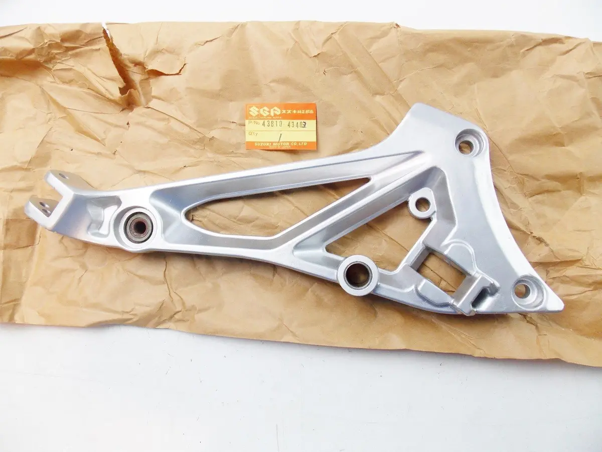 Nos Suzuki 1983 1984 1985 1986 R Footrest Muffler Bracket Gs550  43810-43403 1