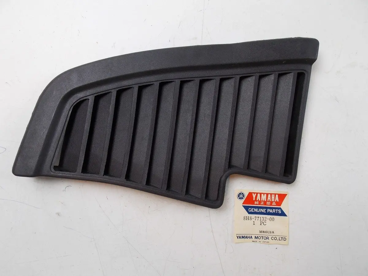Nos Yamaha 1979 1980 Louver 2 Ec540   8H8-77132-00 1