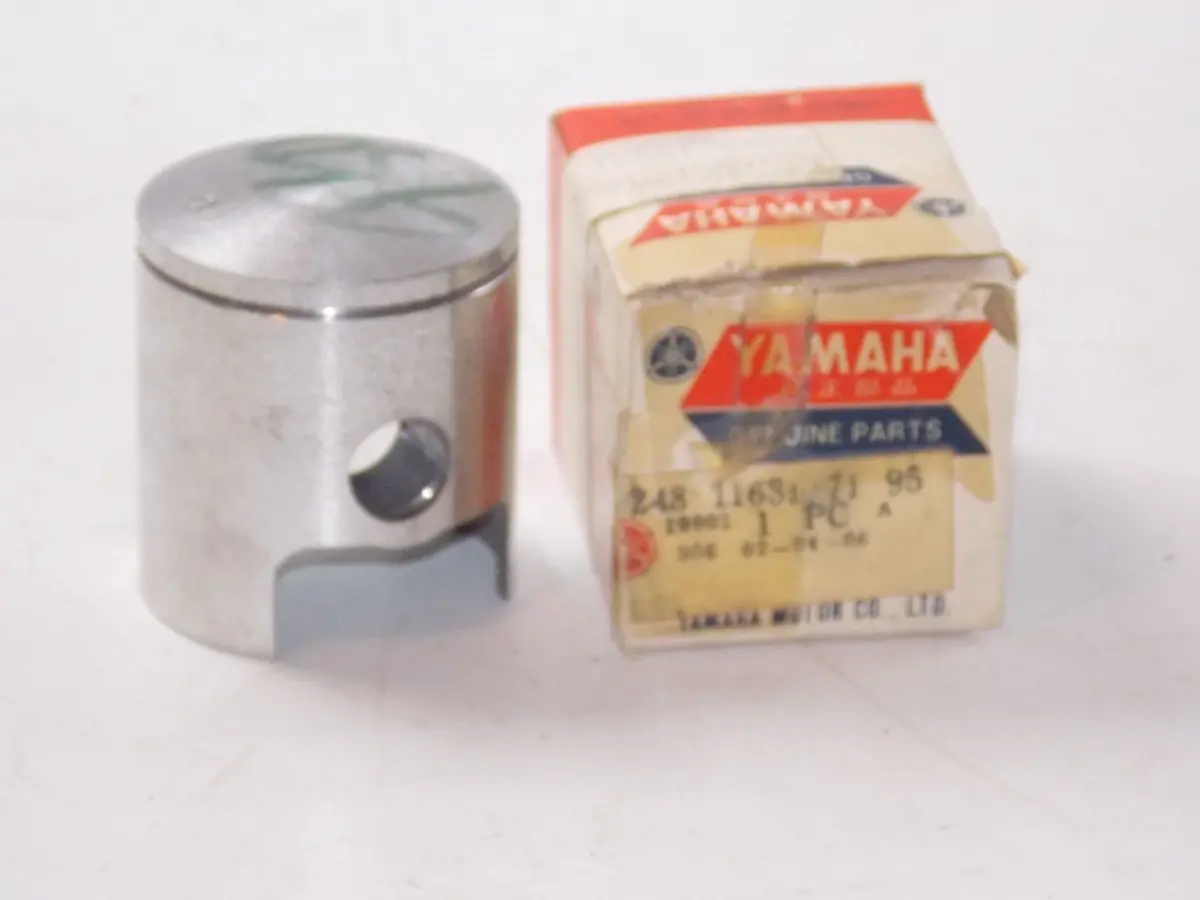 Nos Yamaha  1969 1970 1971 Piston Std At1 Atm1 Ct1  248-11631-71-95 1