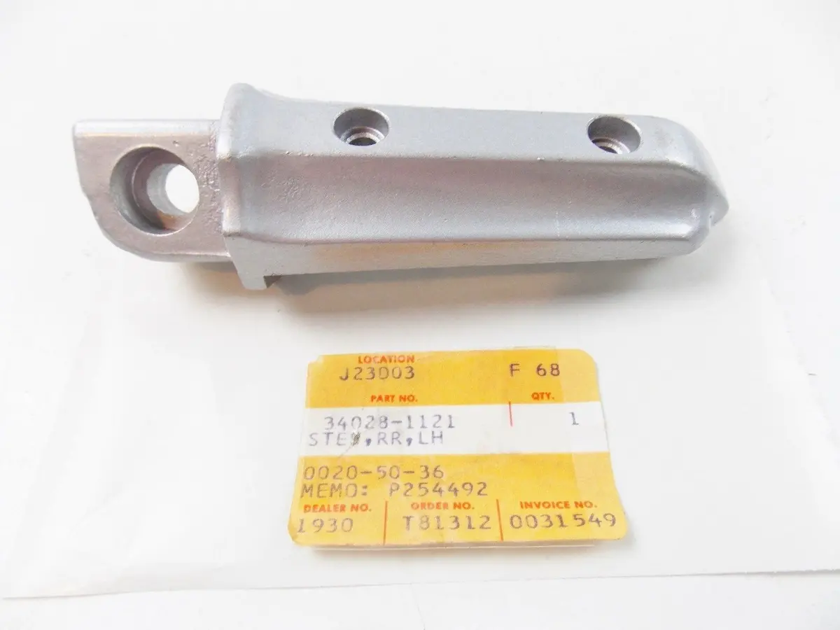 Nos Kawasaki  1984-1990 Rear Left Step Zx900/600/1000 En450  34028-1121 1
