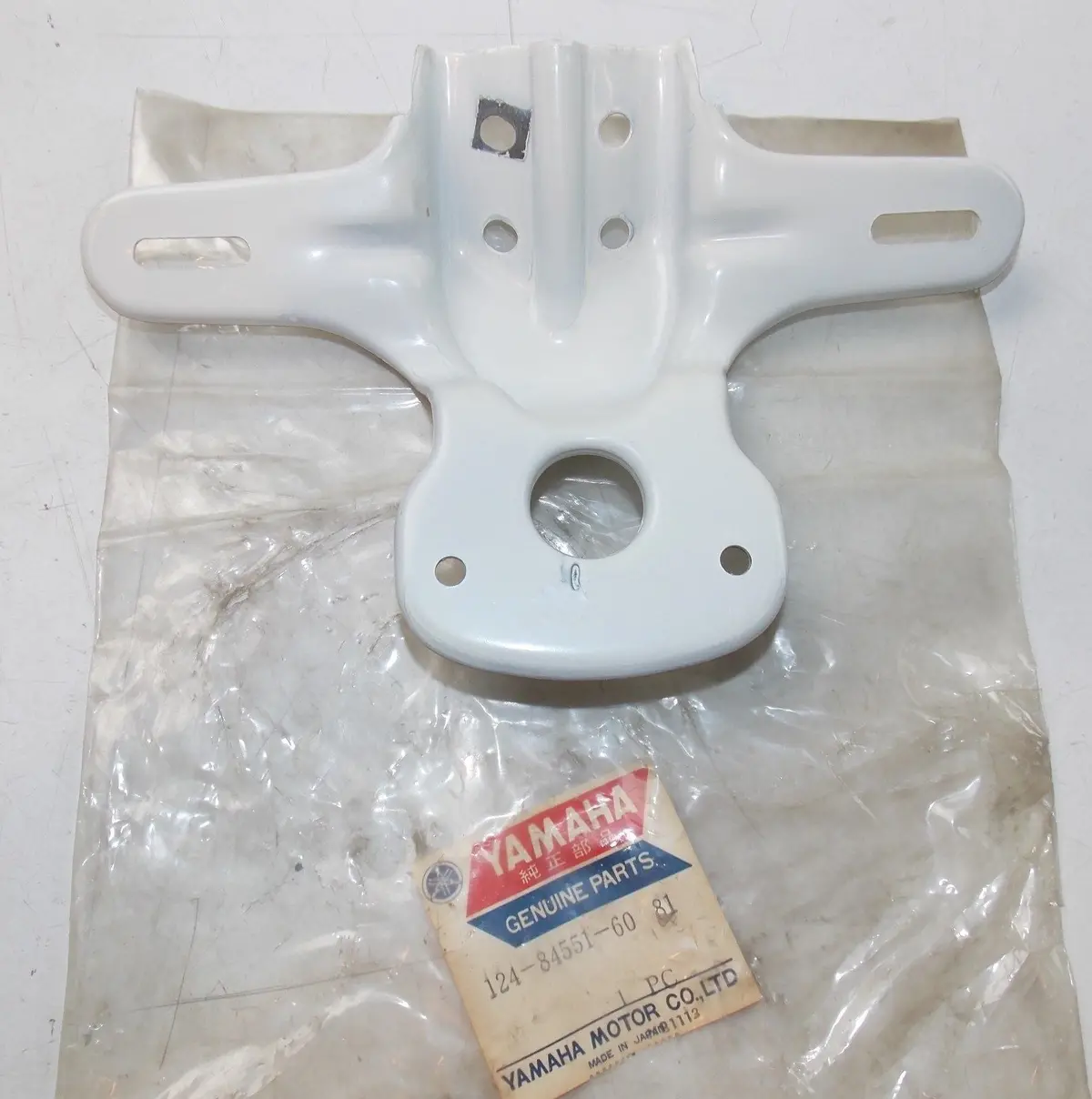 Nos Yamaha 1963-1966 Licence Bracket Yg1 Yj1 Yj2 Ygs1 124-84551-60 1