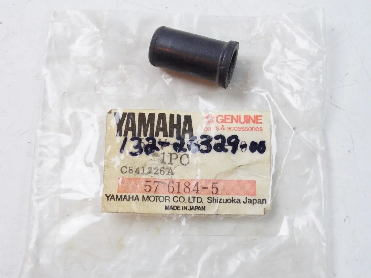 Nos Yamaha  1968 Rubber Cap For Oil Pump Cable Sl351   132-26329-00 1
