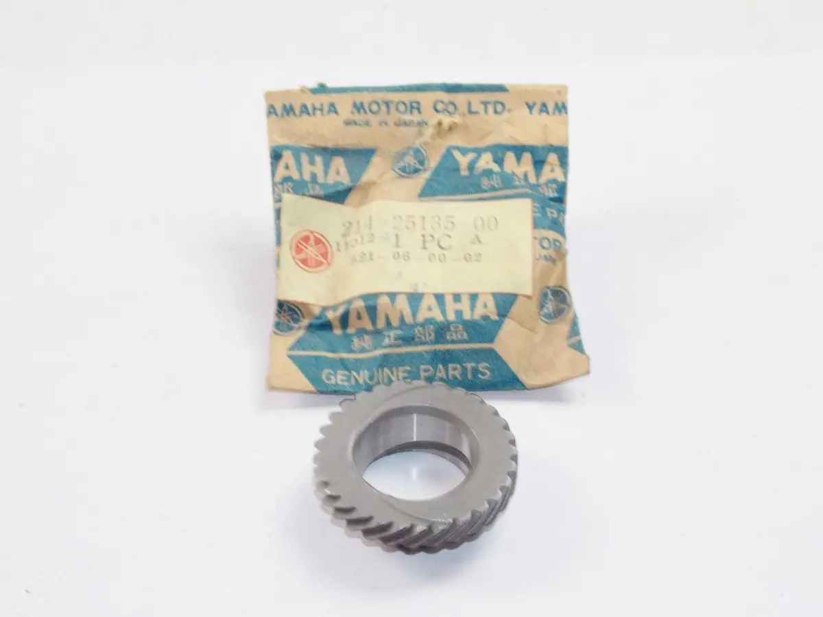 Nos Yamaha  1968-1973 1988-2000 Drive Gear Rt1/2/3 Dt1/2 Tw200  214-25135-00 1