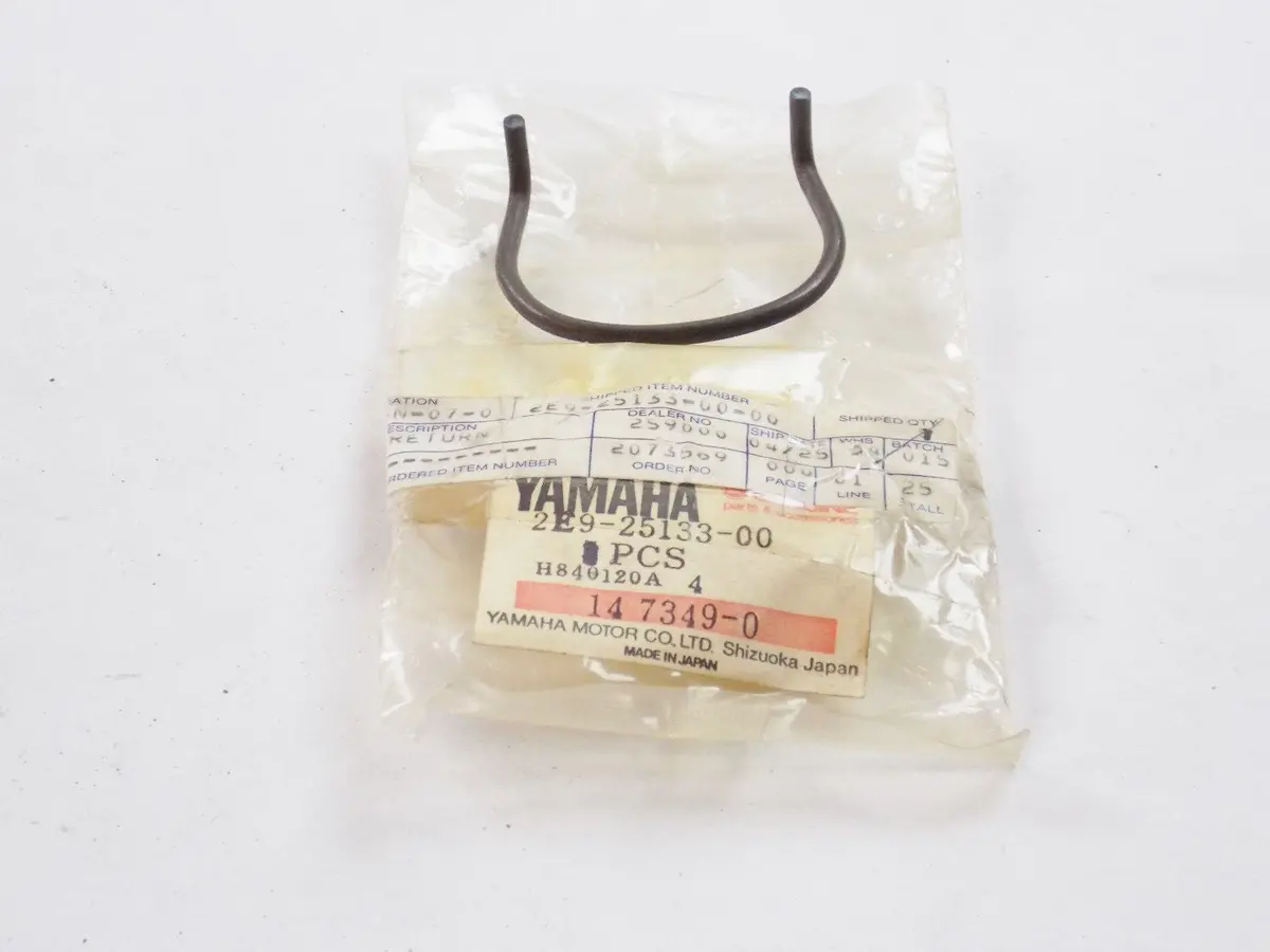 Nos Yamaha  1979-2013 Return Spring (2) Qt50 Pw50 Mj50 Sh50  2E9-25133-00 1