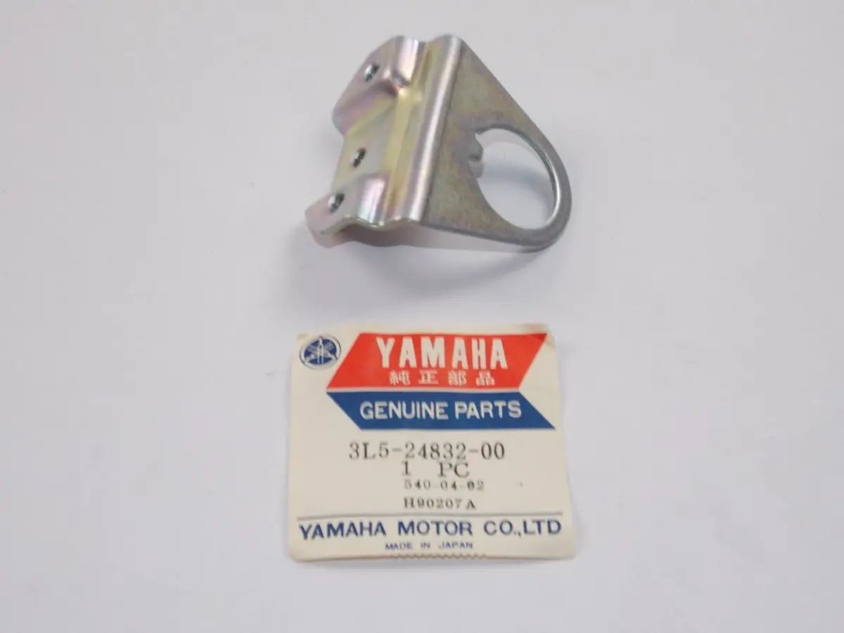 Nos Yamaha  1979-1987 Carrier Backet Qt50   3L5-24832-00 1