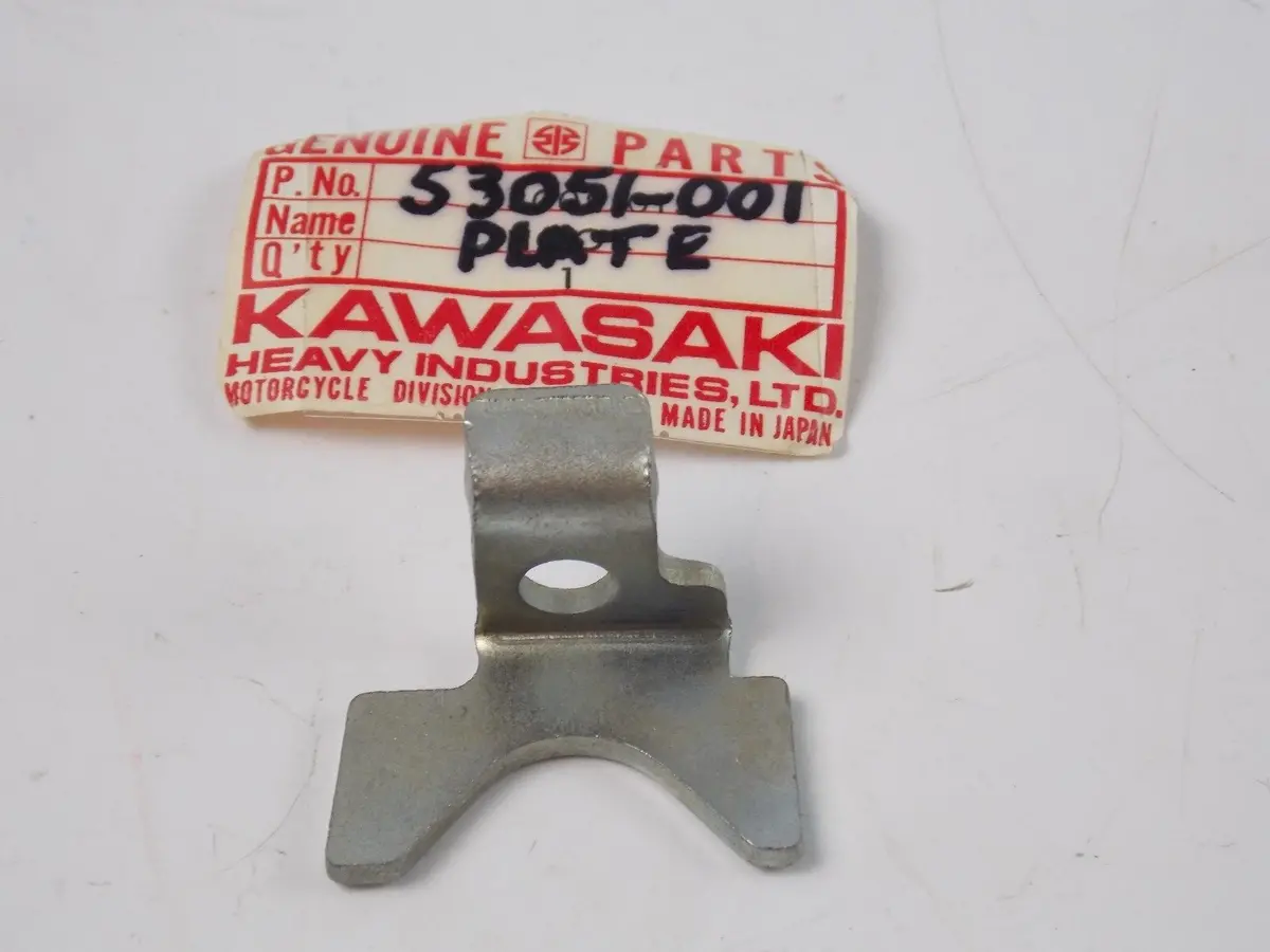 Nos Kawasaki 1973 1974 1975 Seat Lock Plate Z1 Z900  53051-001 1