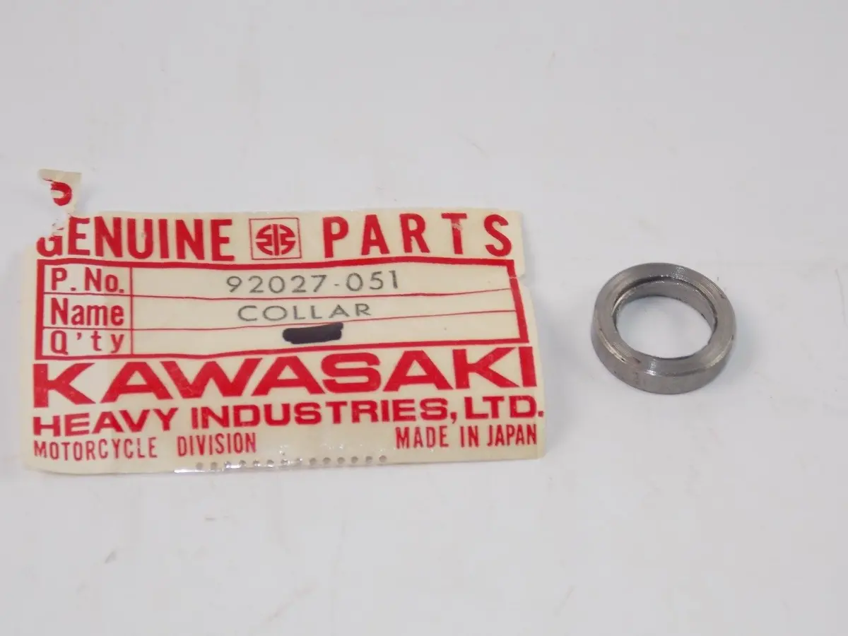 Nos Kawasaki 1972 Left Hand Collar H1 92027-051 1