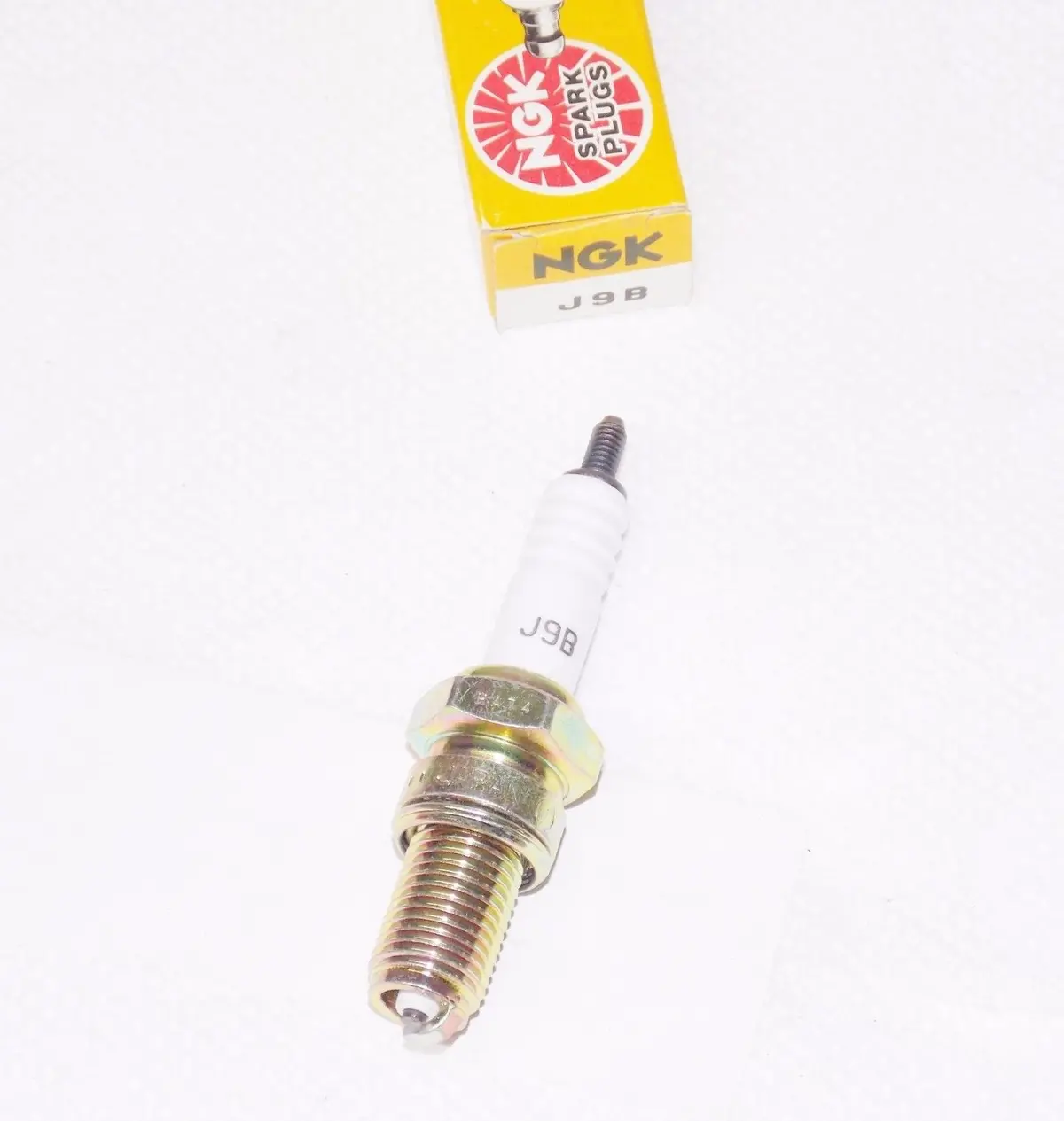 Nos Ngk J9b Spark Plug Suzuki 1986-1988 Gsxr1100 Gsxr 1100 Gsx-R1100 1