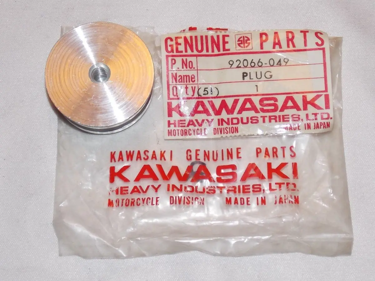 Nos Kawasaki 1976-1984 Crankcase Engine Plug Kz750  92066-049 1