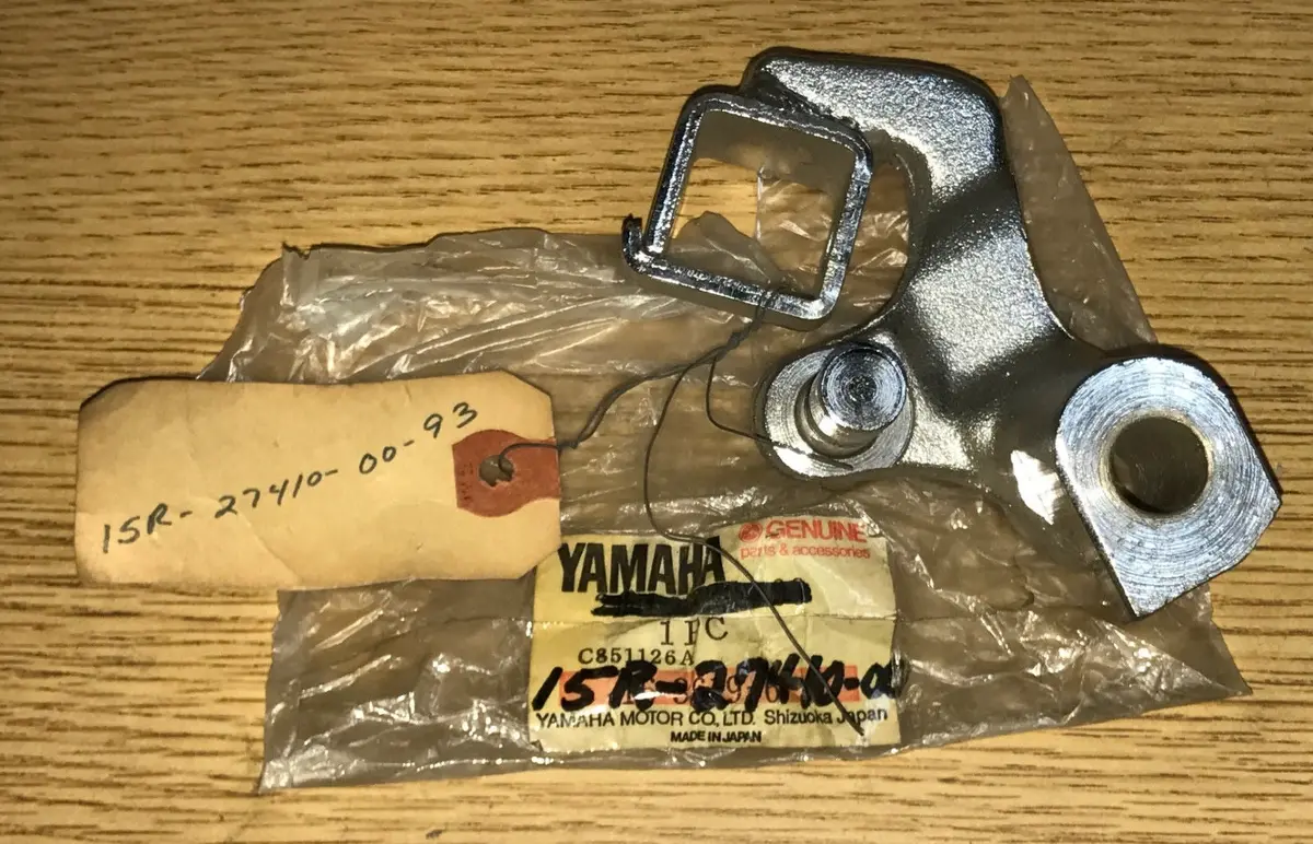 Nos Yamaha 1982-83 Xj750 Maxim Lh Front Foot Rest Mount Bracket 15R-27410-00-93 1