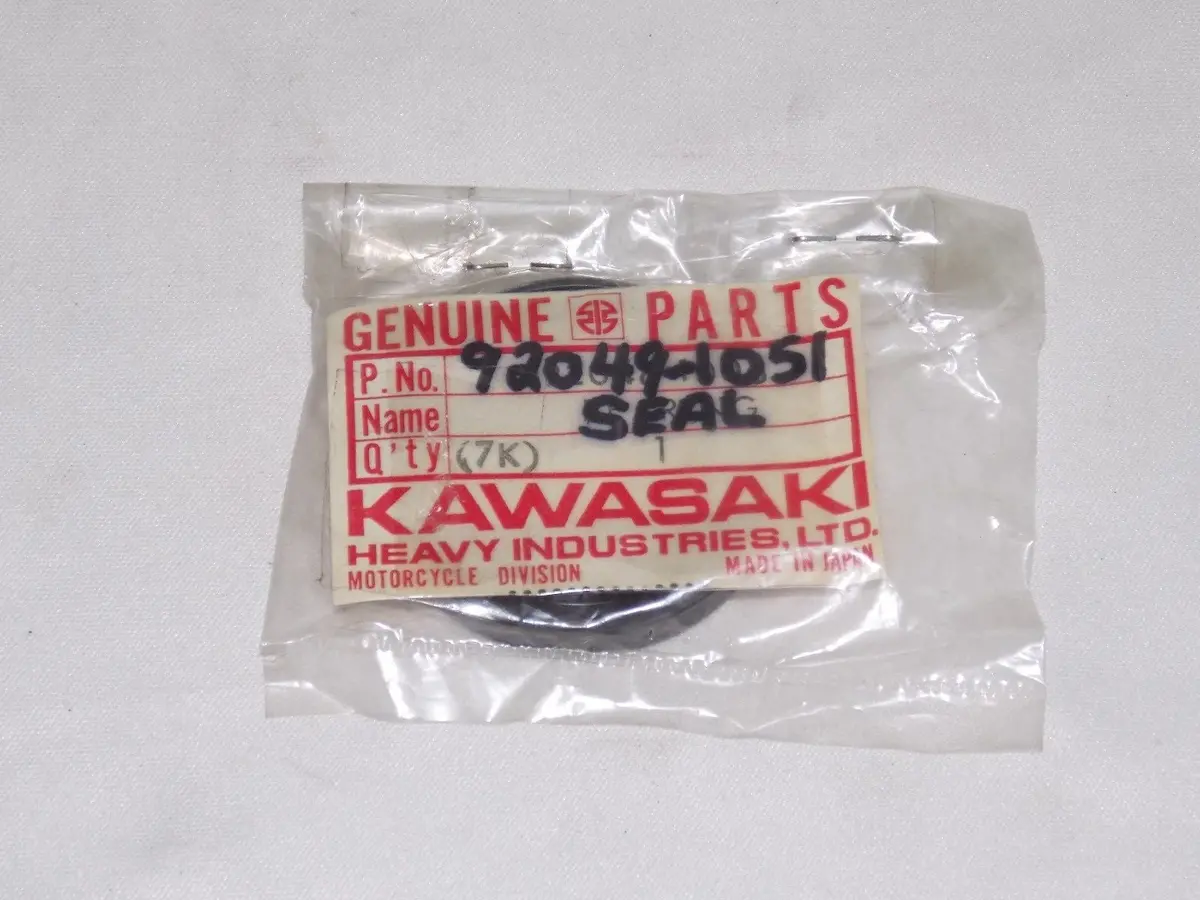 Nos Kawasaki 1980-2000 Oil Seal Kx250 Kdx250 Kxt250  92049-1051 1