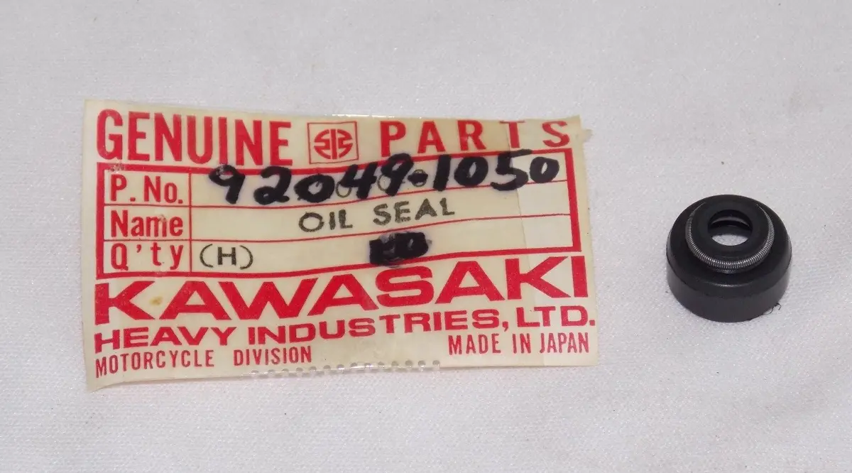 Nos Kawasaki 1980-1993 Oil Seal Kz550 Zx550 Zr550  92049-1050 1