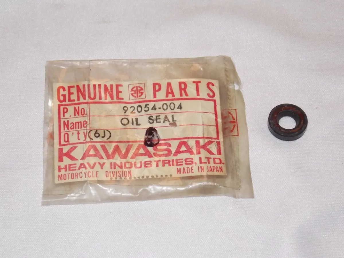 Nos Kawasaki 1966-1978 Oil Seal W1/2 F5-9&11 H1 Kh400 Ke175  92054-004 1