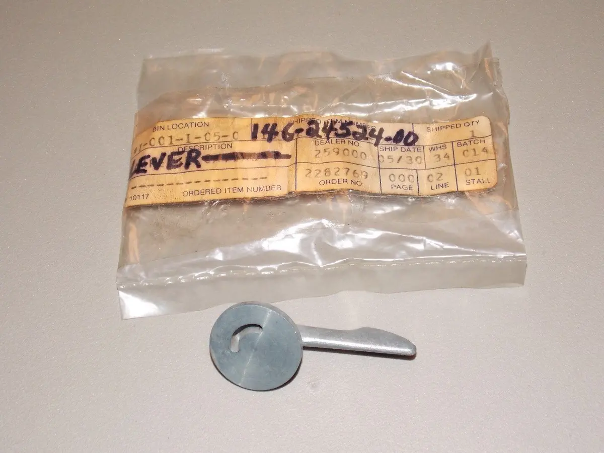 Nos Yamaha 1976-1983 Oil Tank Cap Lc50 Jb30  3L5-21770-01 1