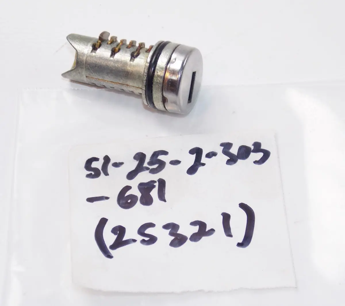 Nos Bmw Motorcycle Cylinder Lock Latch Luggage Suitecase 51252303681 Code 25321 1