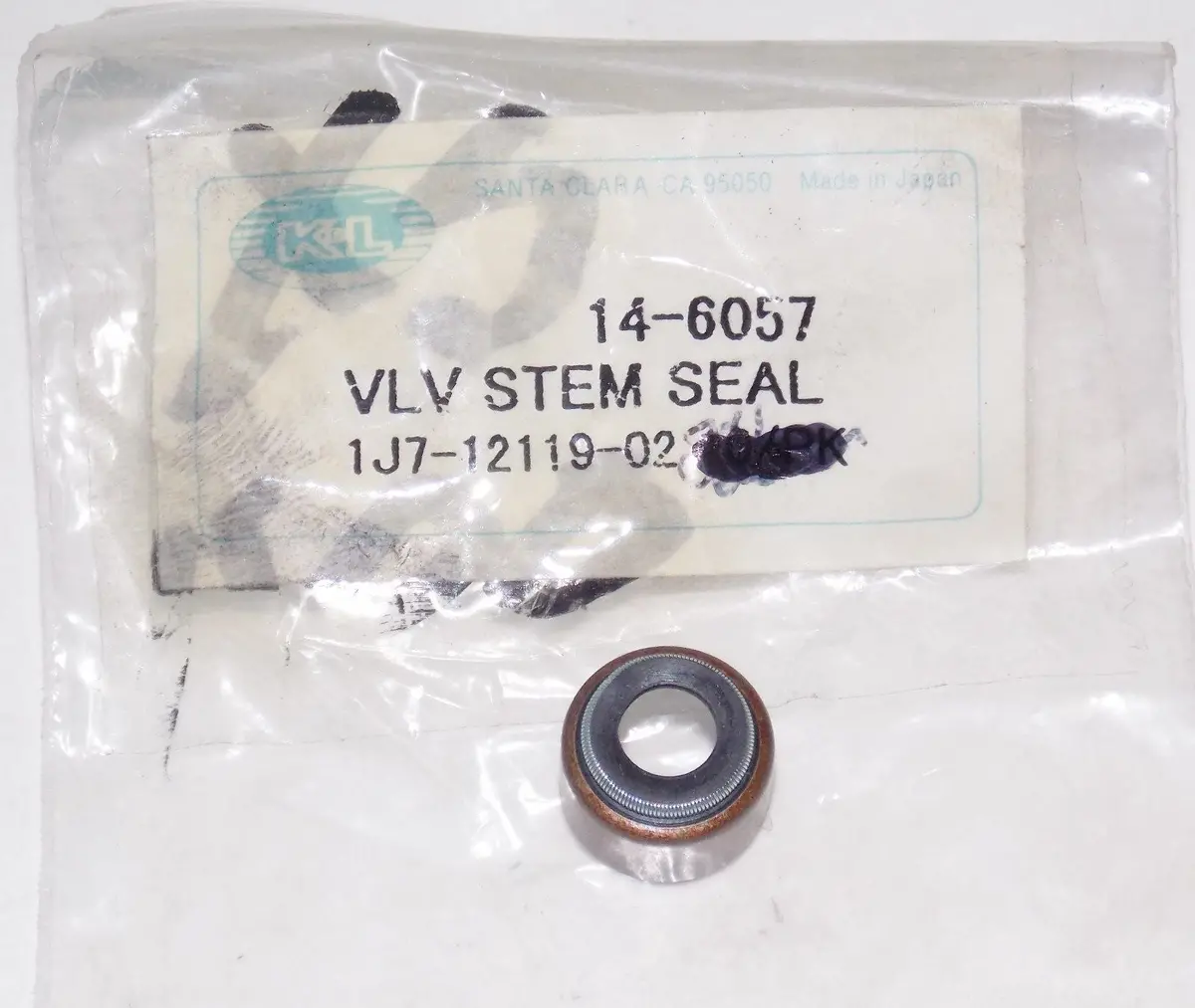 Nos Oem Yamaha 1974-2013 Valve Stem Seal Xs360 Sr250 Tt250 Xj650  1J7-12119-02 1