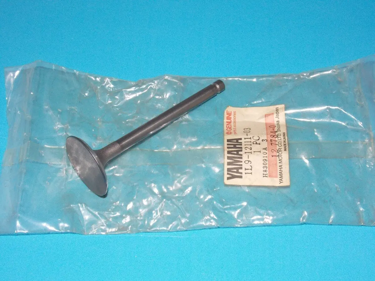 Nos Oem Yamaha 1976-1982 Intake Valve 3 Xs360 Xs400  1L9-12111-03 1