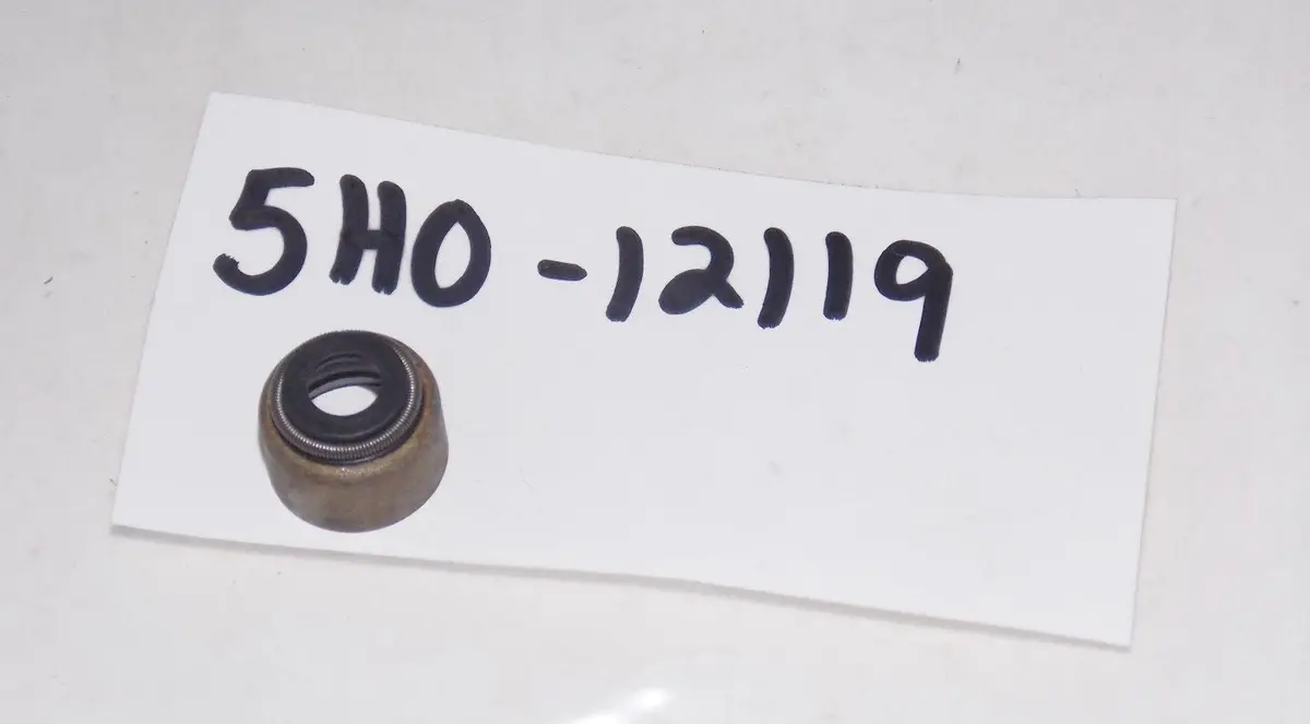 Nos Oem Yamaha  1983-2016 Valve Stem Seal Ytm200 Yfm200 Xvs95 Xt250 5H0-12119-00 1