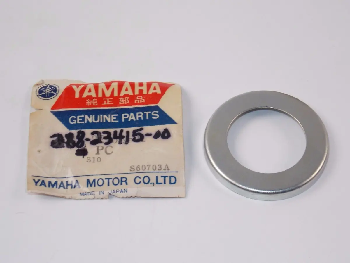 Nos Yamaha  1971 Ball Race Cover 1 Jt1  288-23415-00 1
