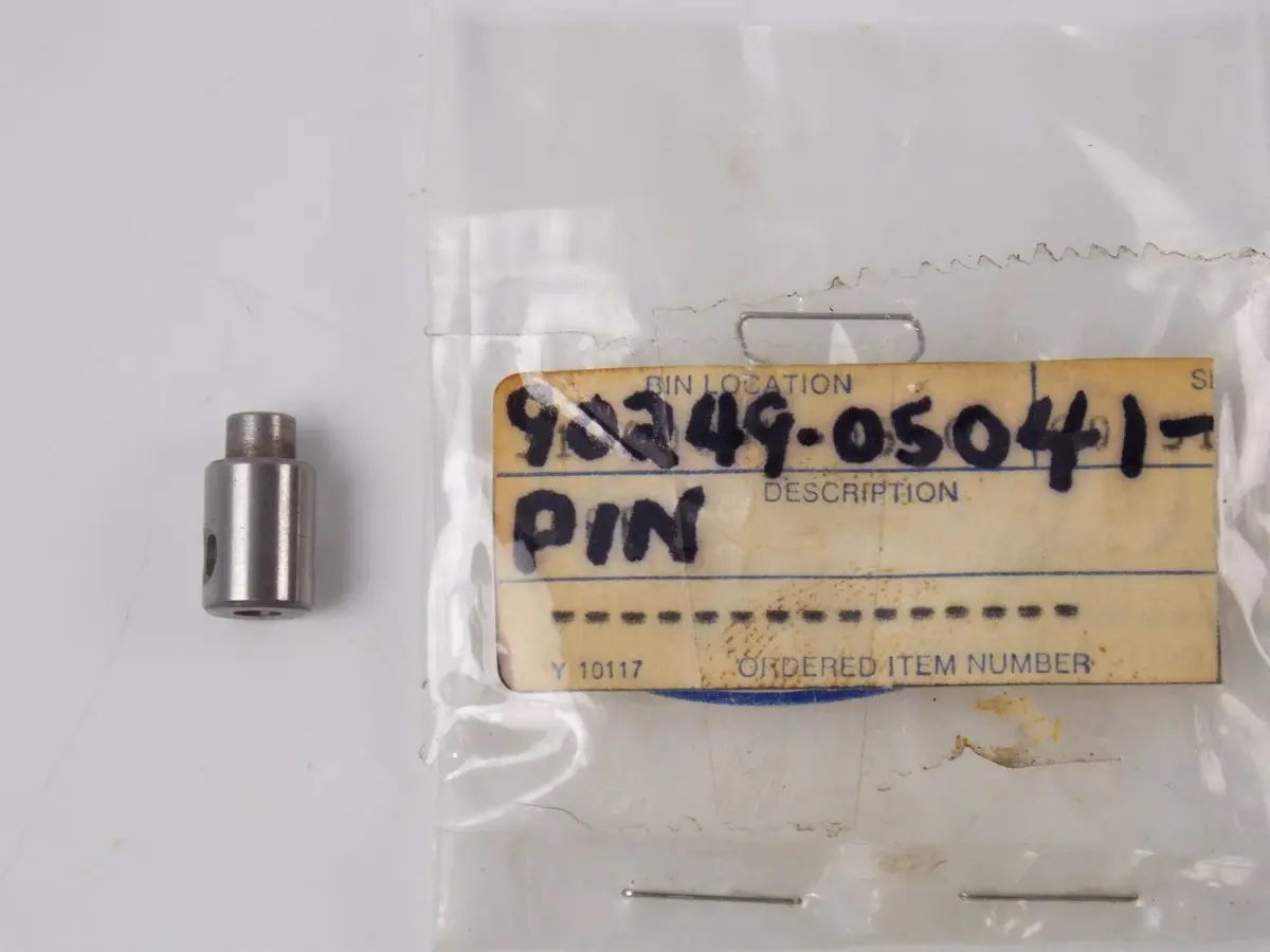 Nos Yamaha  1967-1973 1977 Special Shape Pin Tx650 Yr1 Dt1r3 Tr2  90249-05041 1