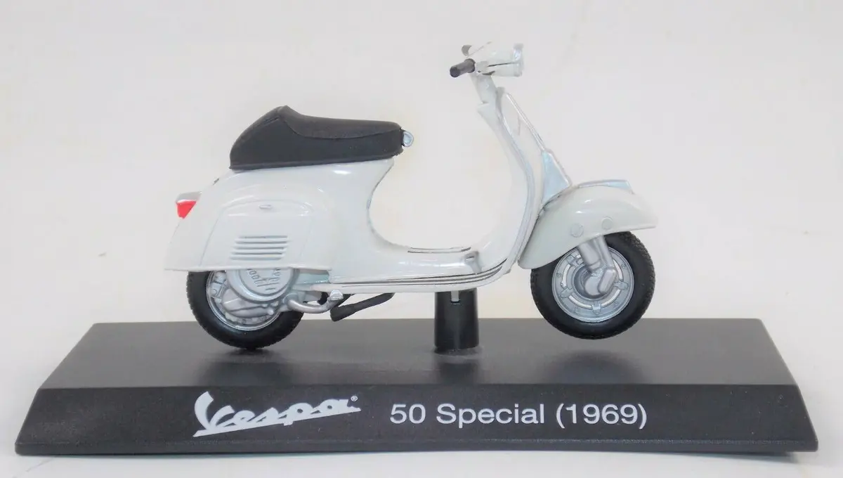 Maisto 1969 Vespa 50 Special White Piaggio Vintage Scooter L=4" 100Mm Scale 1:18 1