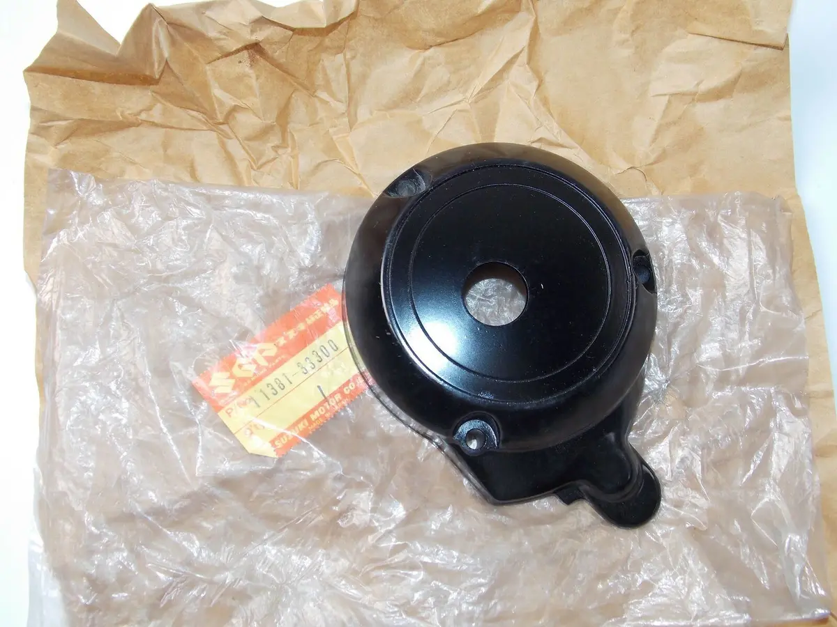 Nos Oem  1981-1983 Suzuki Gsx400 Crancase Cover Black 11381-33300 1
