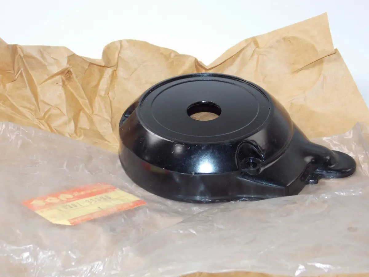 Nos Oem 1981-1983 Suzuki Gsx400 Crancase Cover Black 11381-33300 2