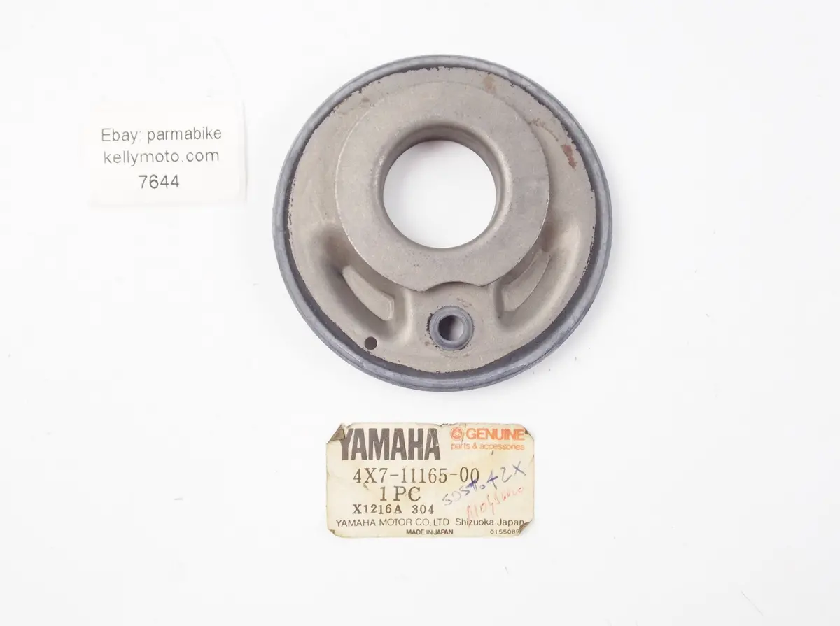 Nos Oem 1981-1983 Yamaha Xv750/920 Virago Plate Breather Cylinder Head 4X7-11165 1