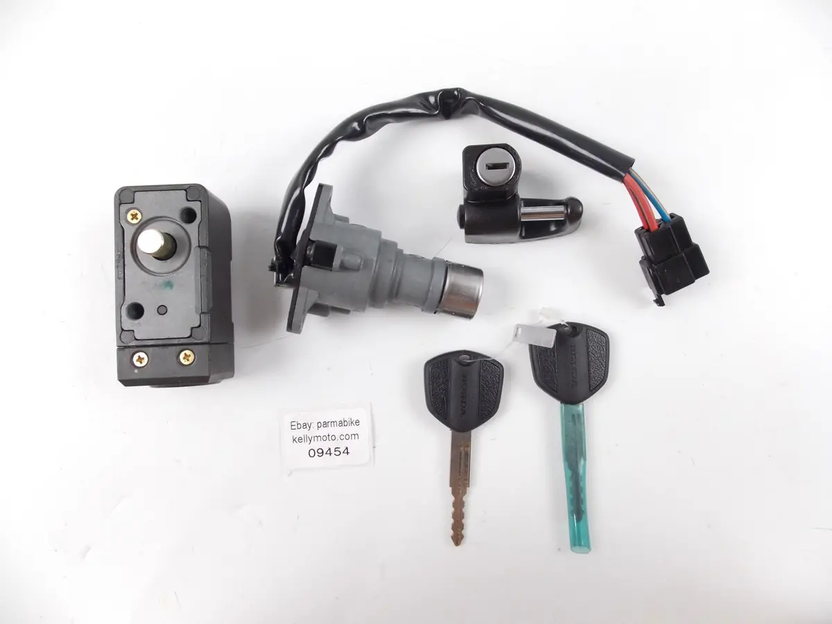 Nos Oem Honda 2004-2007 Vt750 Key Set Helmet Side Cover Lock 35010-Meg-640 2